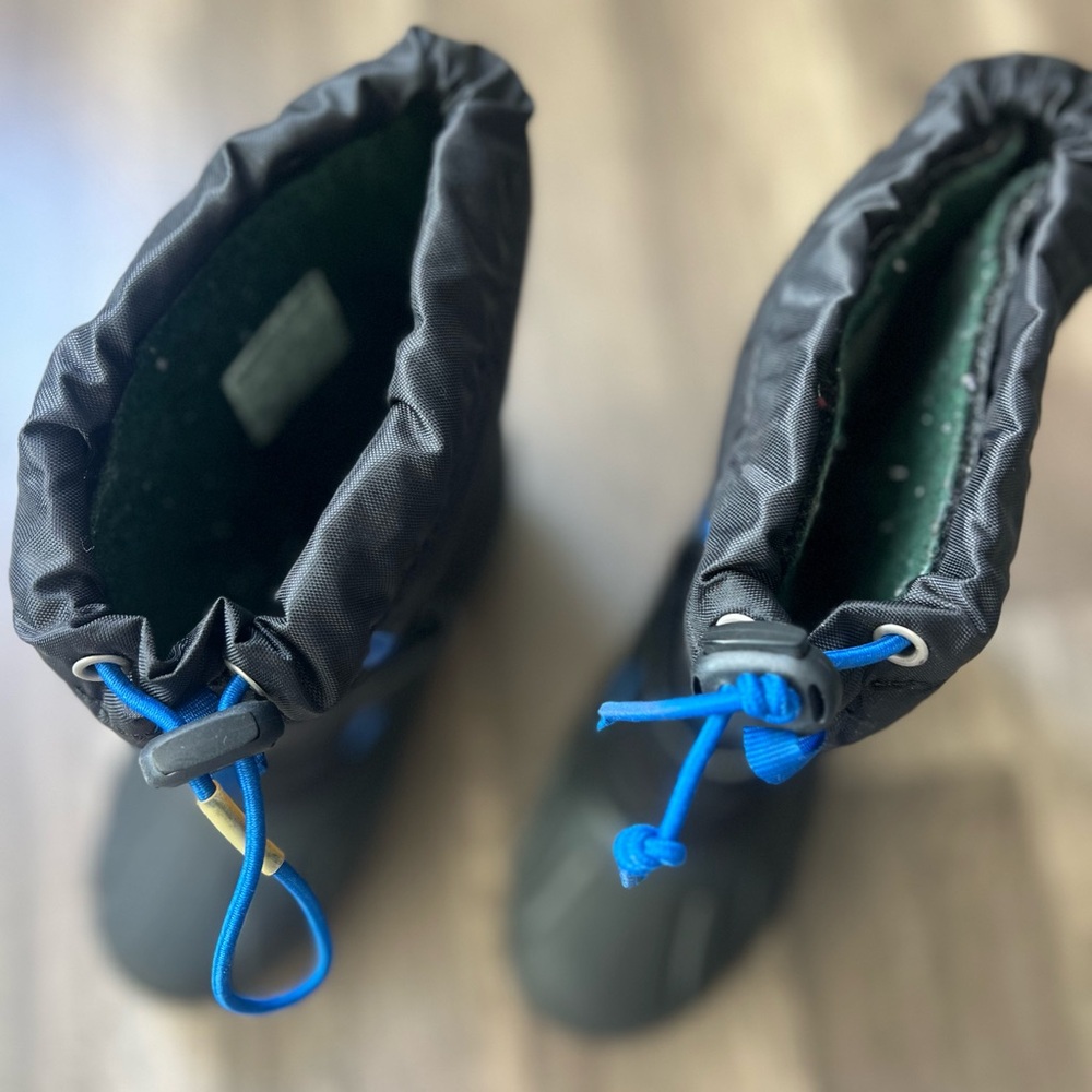 Sorel Boys Size 2 Black Blue Snow Boots EUC - Picture 3 of 11